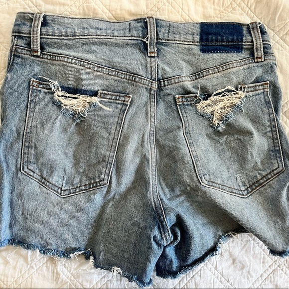 Abercrombie & Fitch High Rise 4” Short - Picture 3 of 5